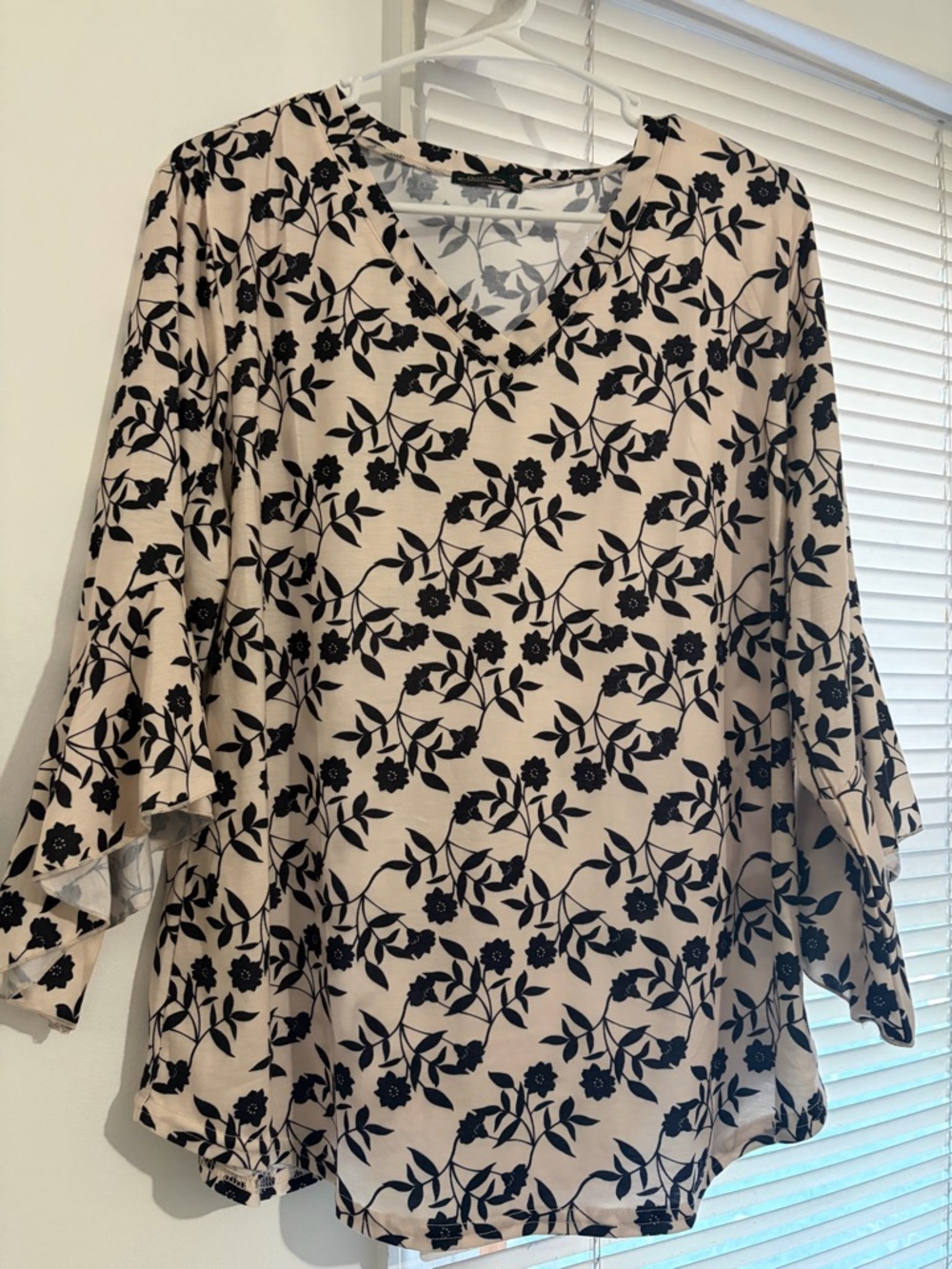 Ofeefan Floral Blouse XL Black Cream V-Neck 3/4 Sleeve Top